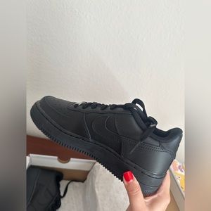 BIG KIDS' NIKE AIR FORCE 1 LOW CASUAL SHOES